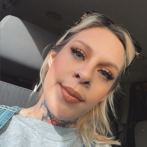 julie_lara